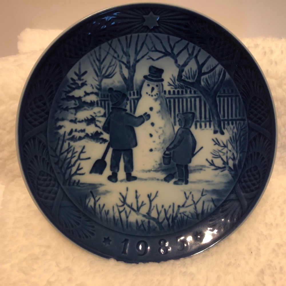 1985 Royal Copenhagen Christmas Plate-The Snowman